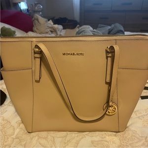 Michael Kors Jet Set Tote Bag